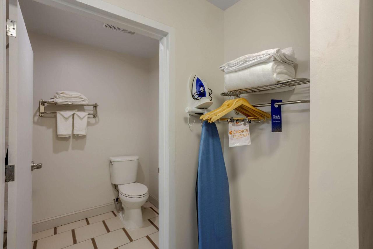 Comfort Inn & Suites Mt Laurel-Philadelphia Маунт-Лорел Экстерьер фото