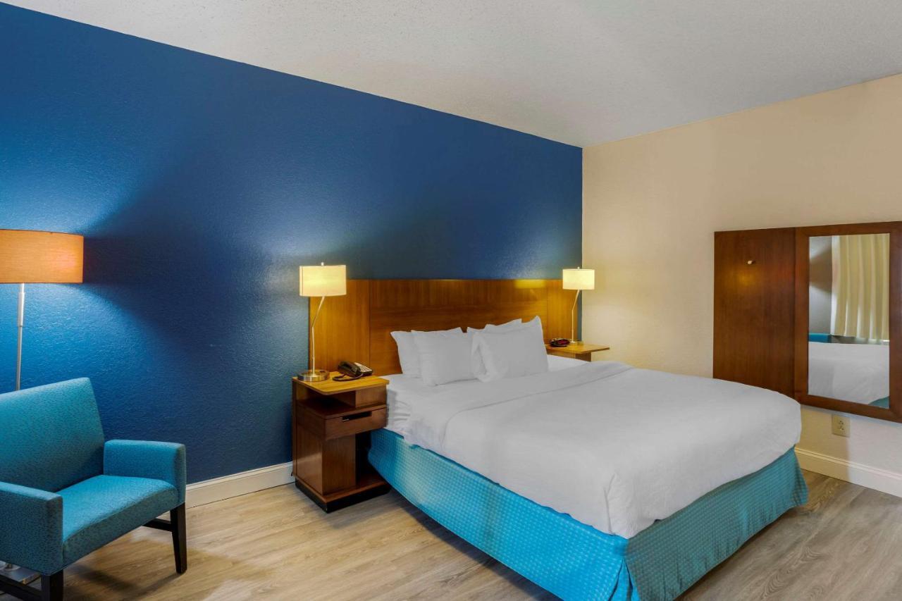 Comfort Inn & Suites Mt Laurel-Philadelphia Маунт-Лорел Экстерьер фото