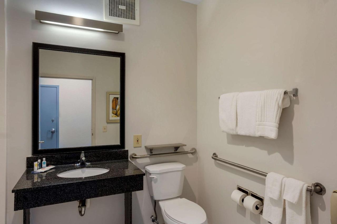 Comfort Inn & Suites Mt Laurel-Philadelphia Маунт-Лорел Экстерьер фото
